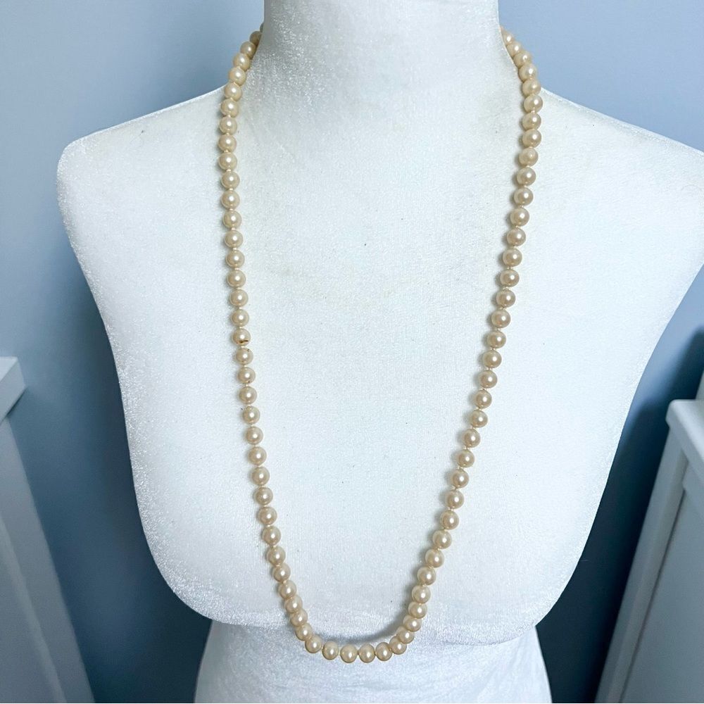 Vintage pearl necklace with silver fish hook clasp